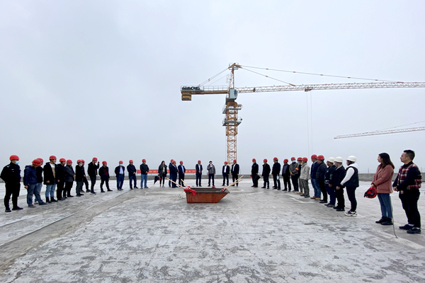 明品福12萬(wàn)噸冷庫(kù)喜封金頂