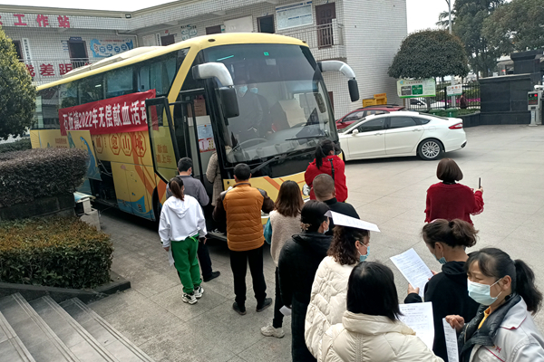 明品福黨支部組織開展無(wú)償獻(xiàn)血活動(dòng)