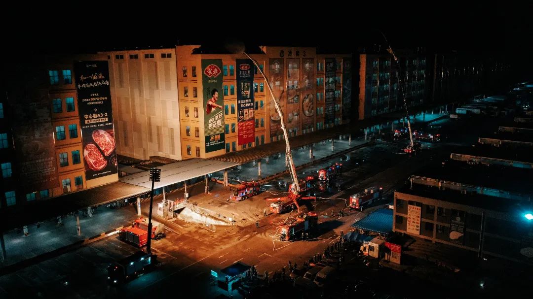 九龍坡區(qū)消防救援支隊(duì)在明品福冷鏈物流園開展綜合實(shí)戰(zhàn)演練